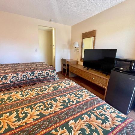 Regency Inn Lakeport Exteriér fotografie